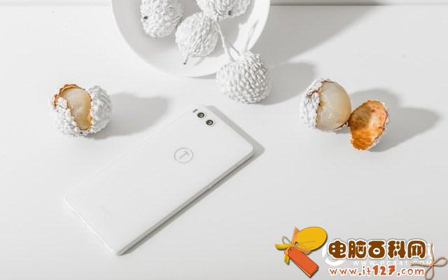 坚果R1白色真漂亮 高清精美图赏