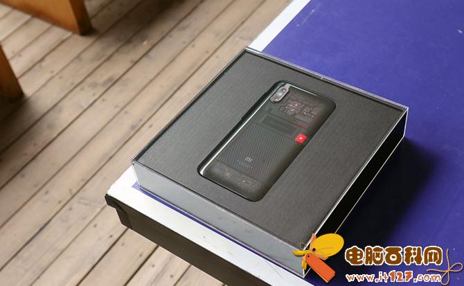 小米8透明探索版开箱图赏 全球首款压感屏幕指纹识别