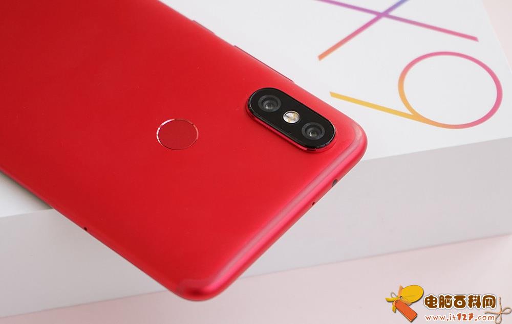 其他配置上，小米6X搭载了骁龙660移动平台，提供4GB+64GB、6GB+64GB、6GB+128GB的存储选择，内置3010mAh电池，支持QC 3.0快充，运行MIUI 9系统。
