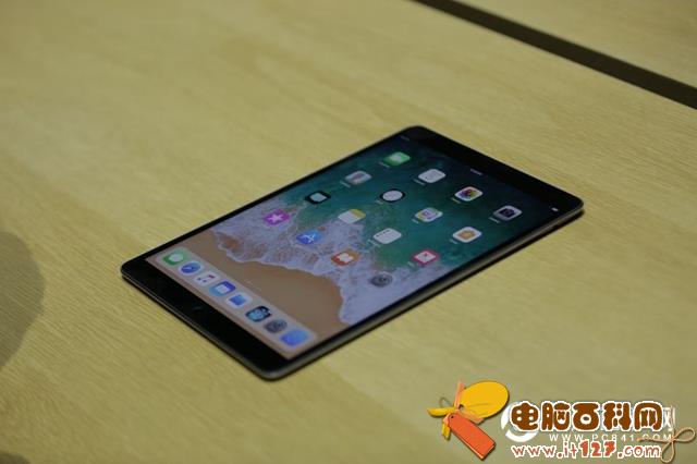 10.5英寸iPad Pro上手图赏:边框更窄+iOS11系统